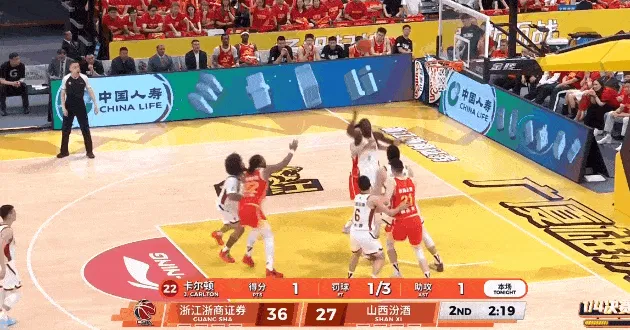 bti体育登录入口-奈特单挑孙铭徽被夹击直接抢断，法耶又丢篮板山西落后11分